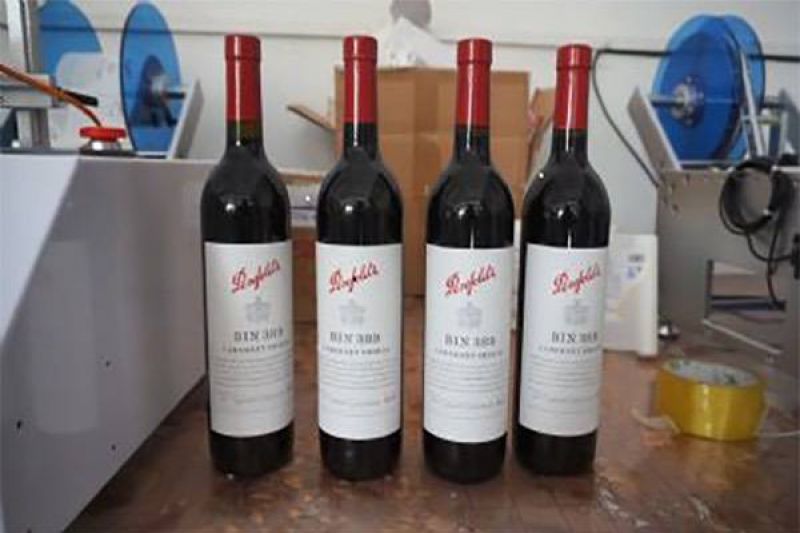 BK-311 semi-automatic wine labeling machine video