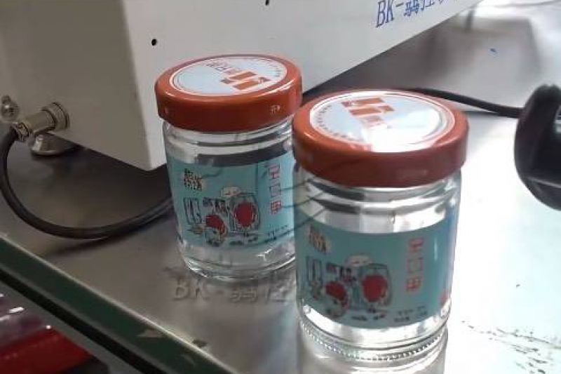 BK-311A code semi-automatic round bottle labeling machine labeling small round bottle video