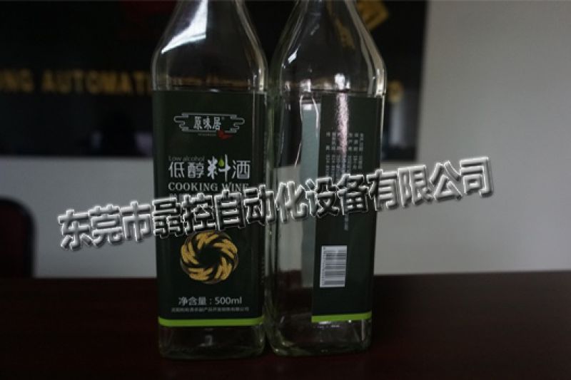 沈阳方瓶三面贴标机实地客户